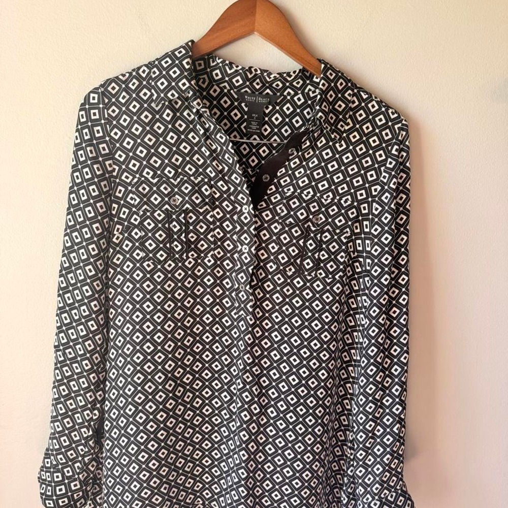 White House Black Market 100% silk blouse with white/black pattern size 6